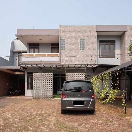 Reddoorz Plus Near Kelapa Dua Kebon Jeruk Джакарта Экстерьер фото