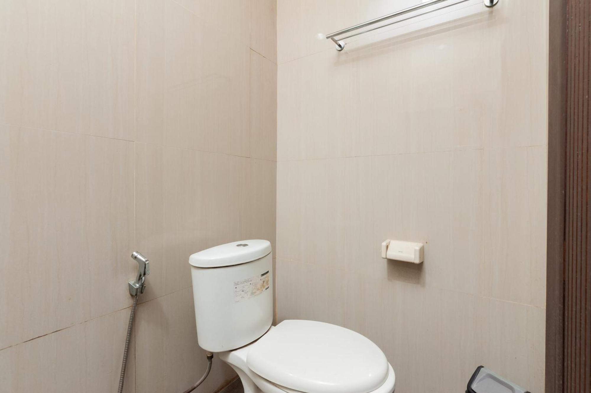 Reddoorz Plus Near Kelapa Dua Kebon Jeruk Джакарта Экстерьер фото