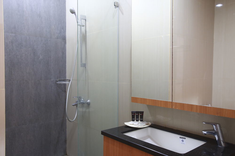 Reddoorz Plus Near Kelapa Dua Kebon Jeruk Джакарта Экстерьер фото