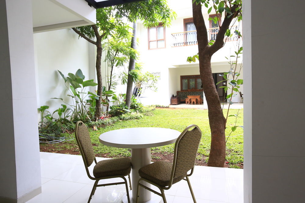 Reddoorz Plus Near Kelapa Dua Kebon Jeruk Джакарта Экстерьер фото