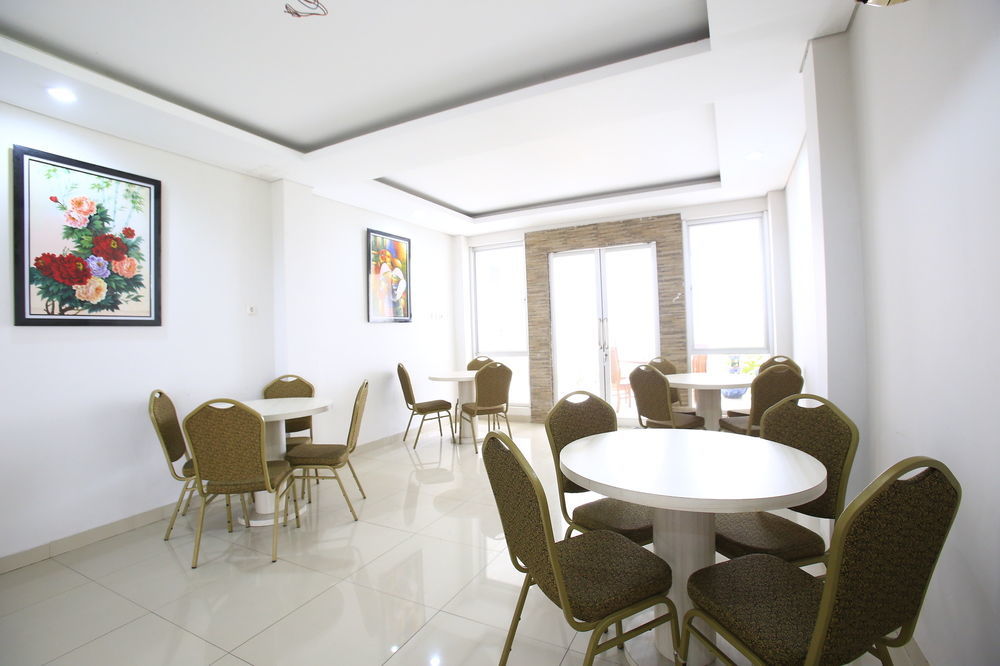 Reddoorz Plus Near Kelapa Dua Kebon Jeruk Джакарта Экстерьер фото