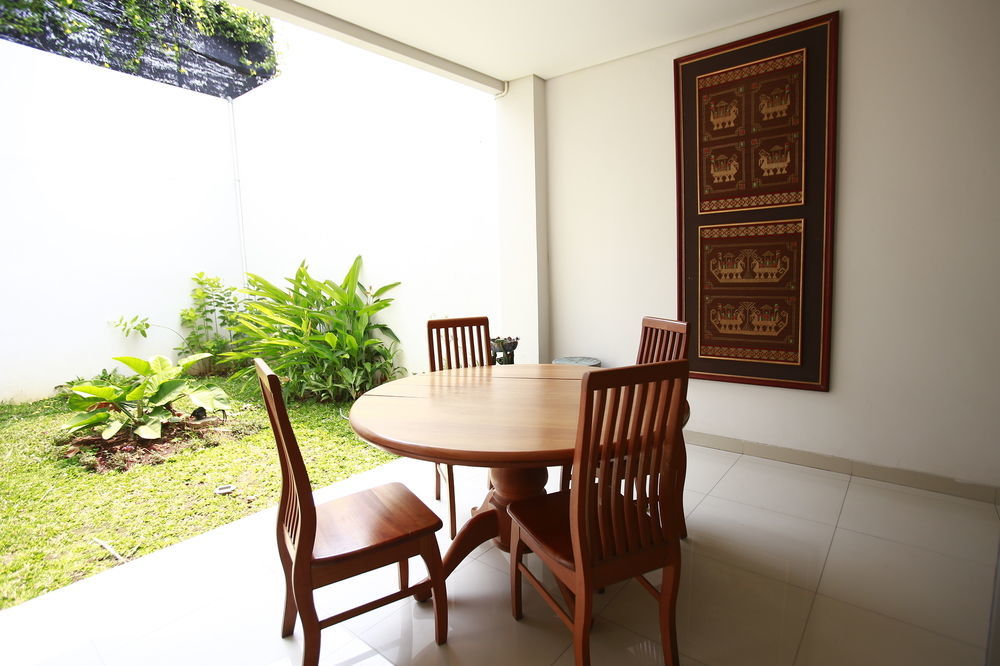 Reddoorz Plus Near Kelapa Dua Kebon Jeruk Джакарта Экстерьер фото