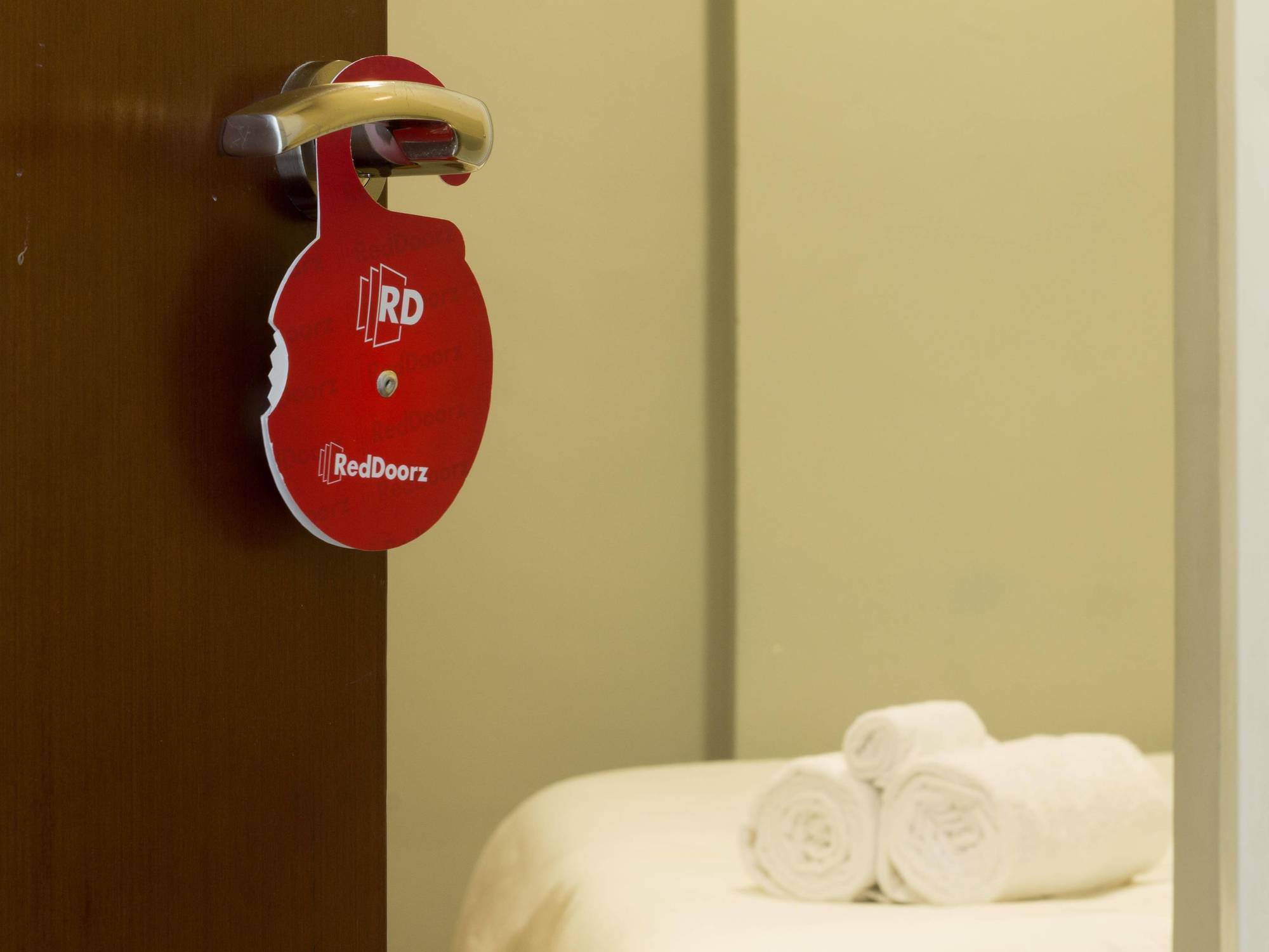 Reddoorz Plus Near Kelapa Dua Kebon Jeruk Джакарта Экстерьер фото